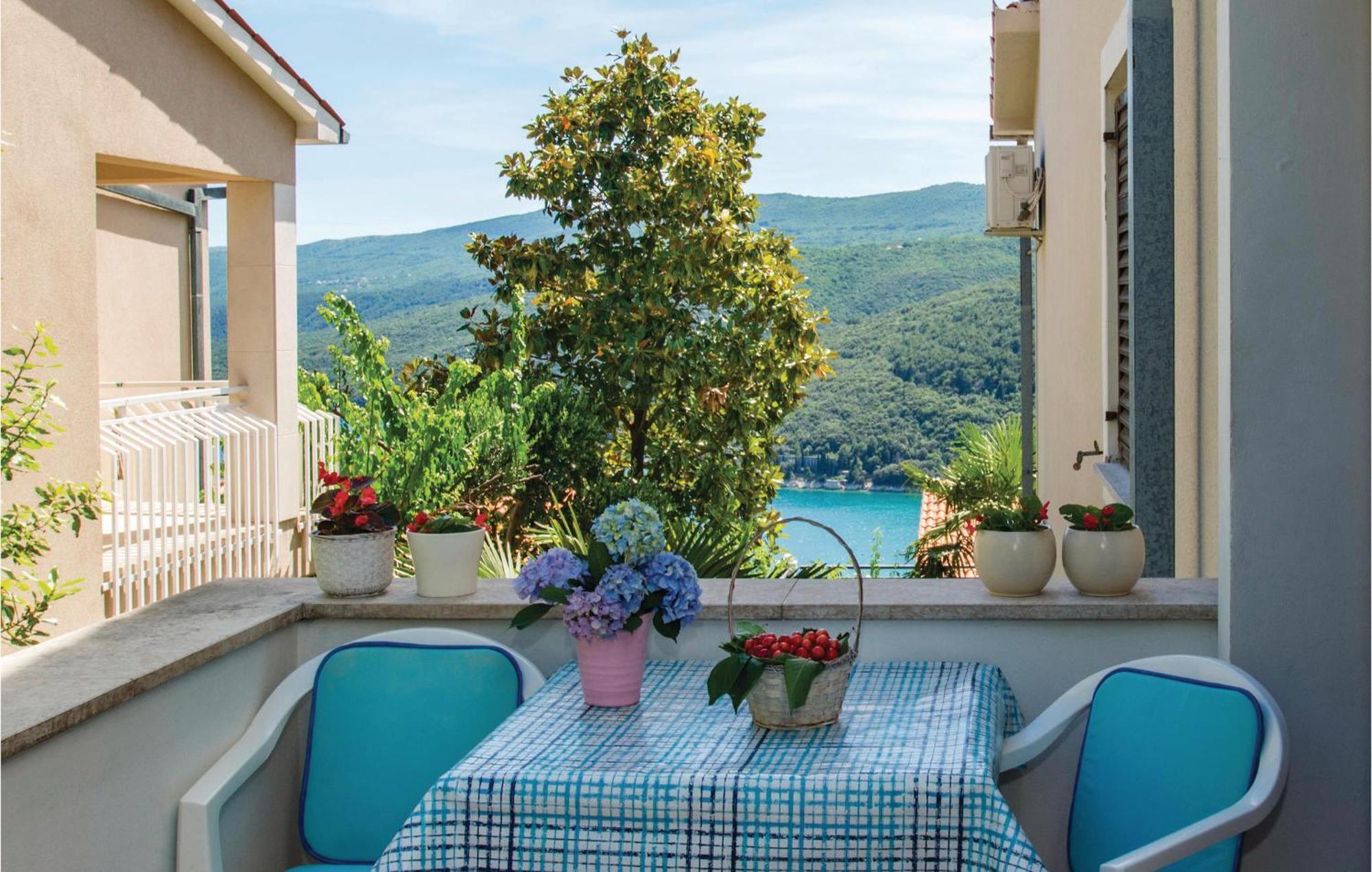 Beautiful Apartment In Rabac With Kitchen 외부 사진
